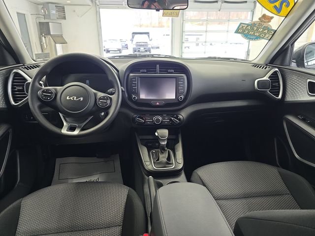 Used 2025  Kia LX image 11