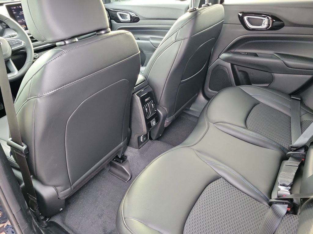 New 2026 Fathom Blue Pearl Coat Jeep Latitude image 10