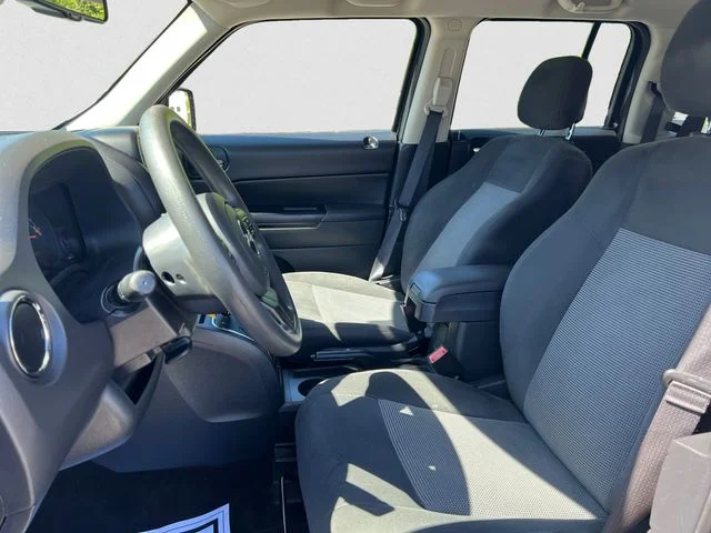 Used 2015 Black Jeep Altitude image 9