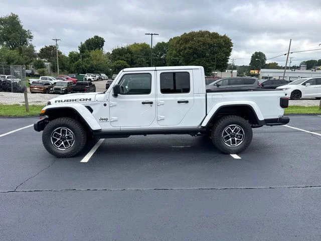 New 2026 Bright White Clear-Coat Exterior Paint Jeep Rubicon image 4
