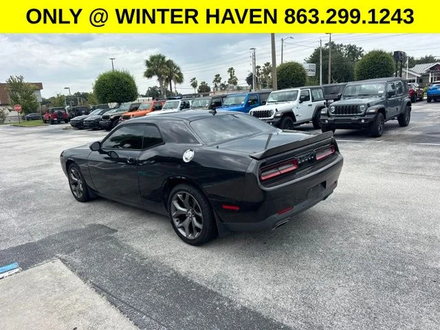 Used 2017 Black Dodge SXT image 4