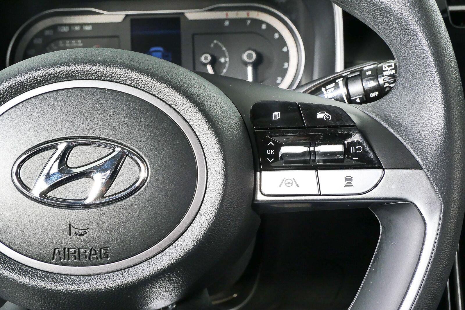 Used 2022 Portofino Gray Hyundai SEL image 11