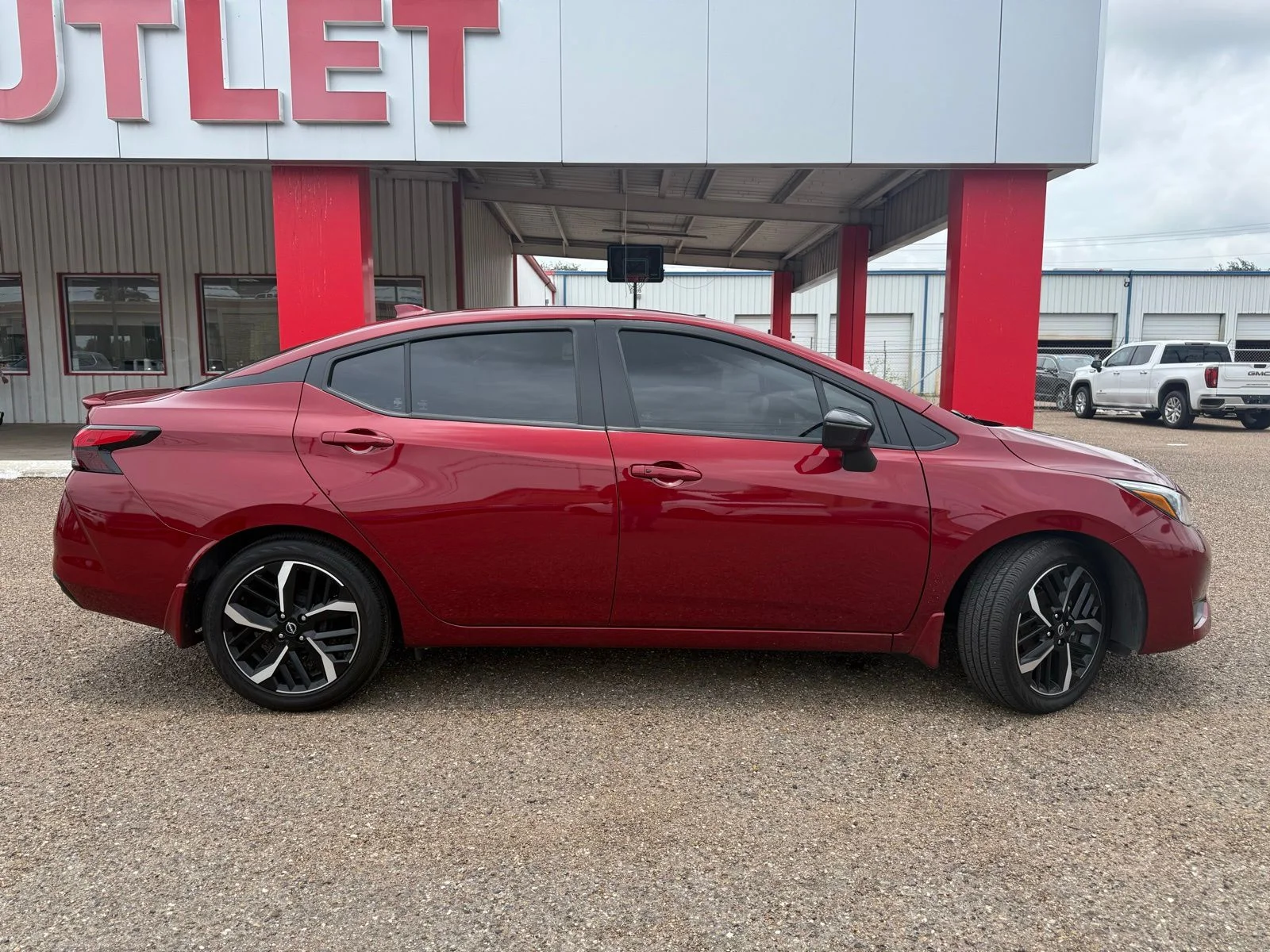 Used 2025 Red Nissan 1.6 SR image 3