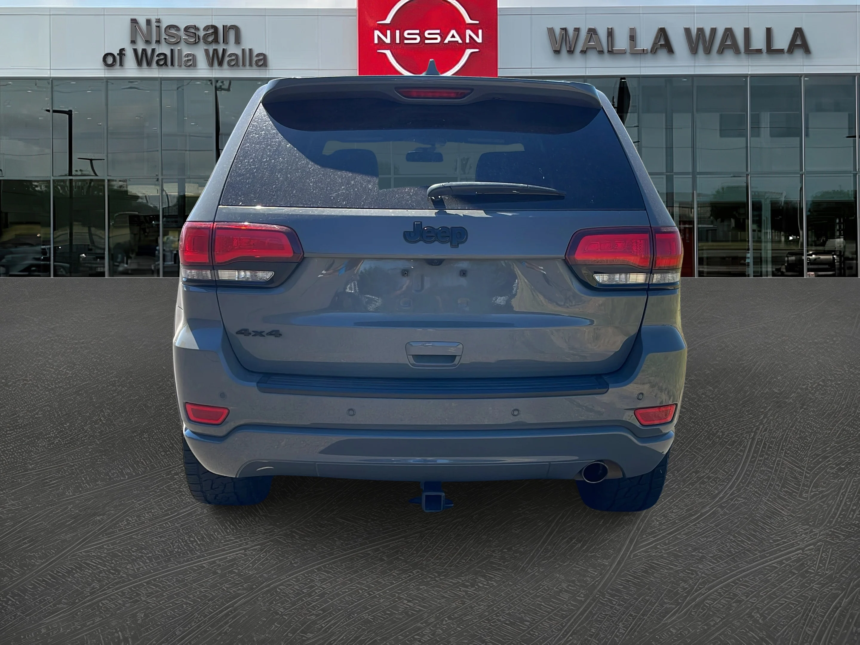 Used 2021 Gray Jeep Laredo X image 6