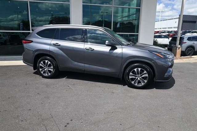 Used 2022 Gray Toyota XLE image 6