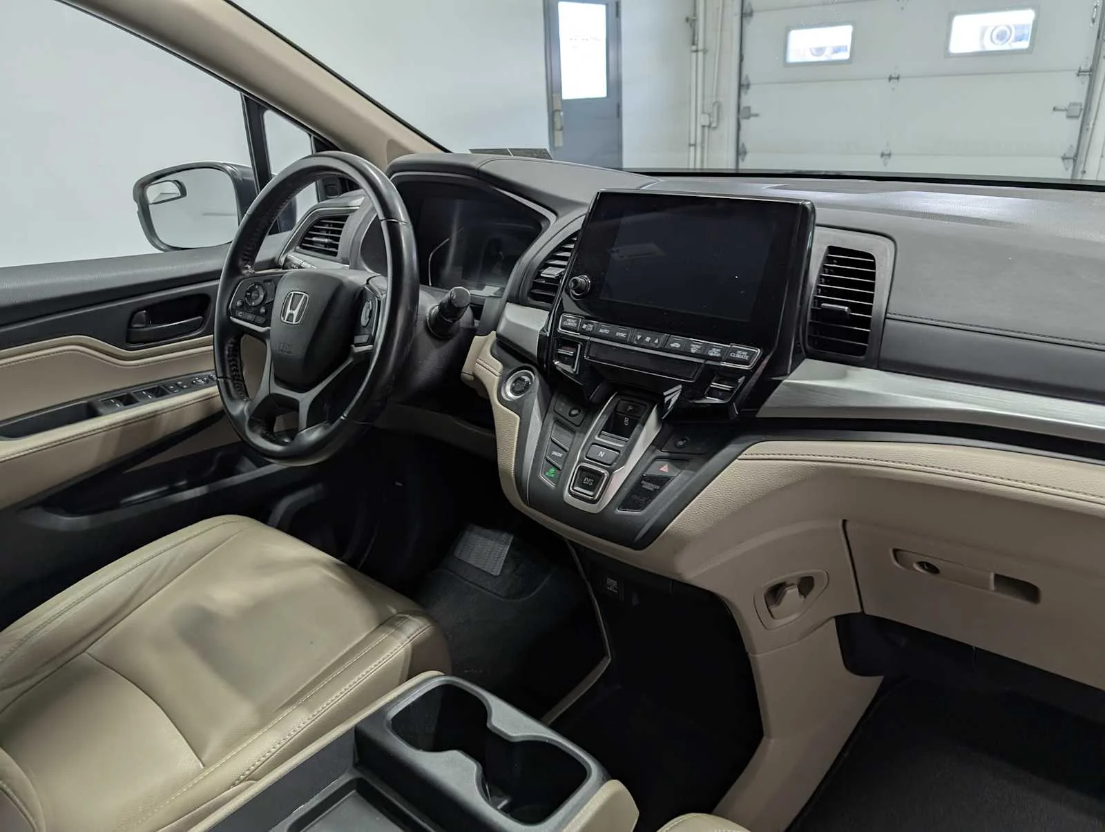 Used 2019 White Diamond Pearl Honda EX-L image 45