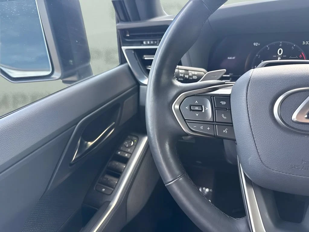 Used 2024  Lexus GX 550 Luxury image 17