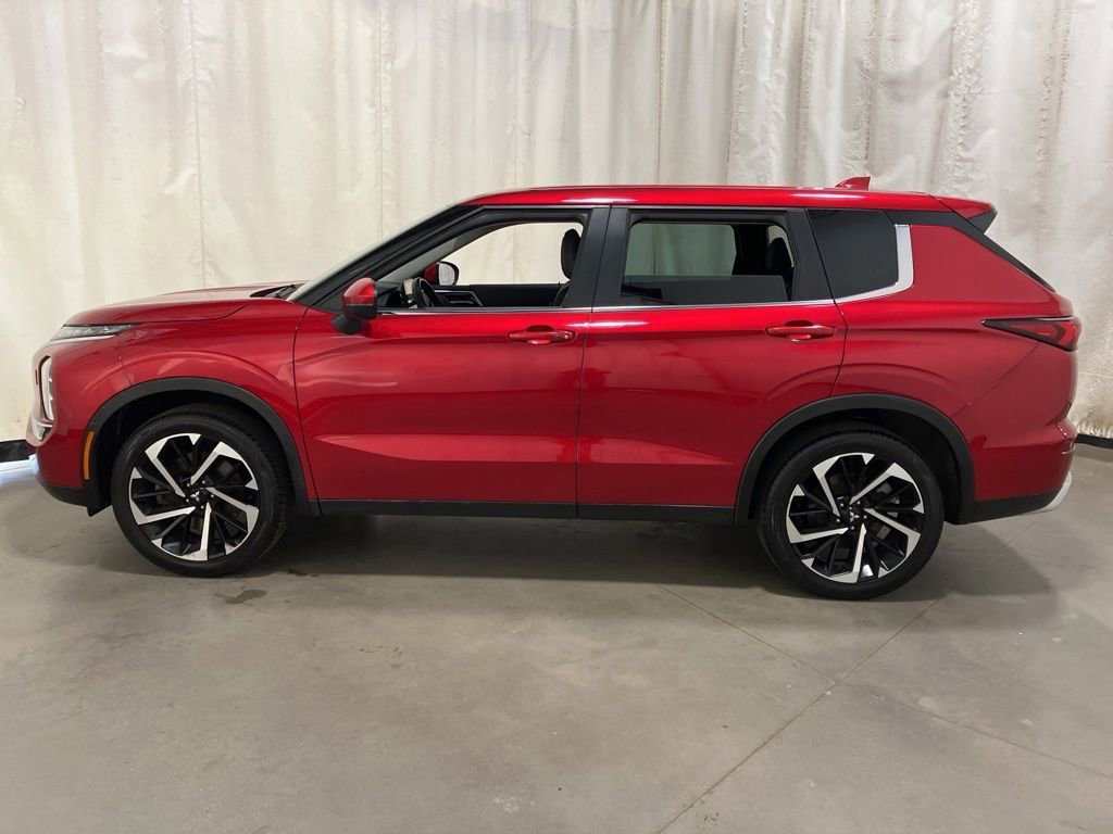 Used 2023  Mitsubishi SE image 23