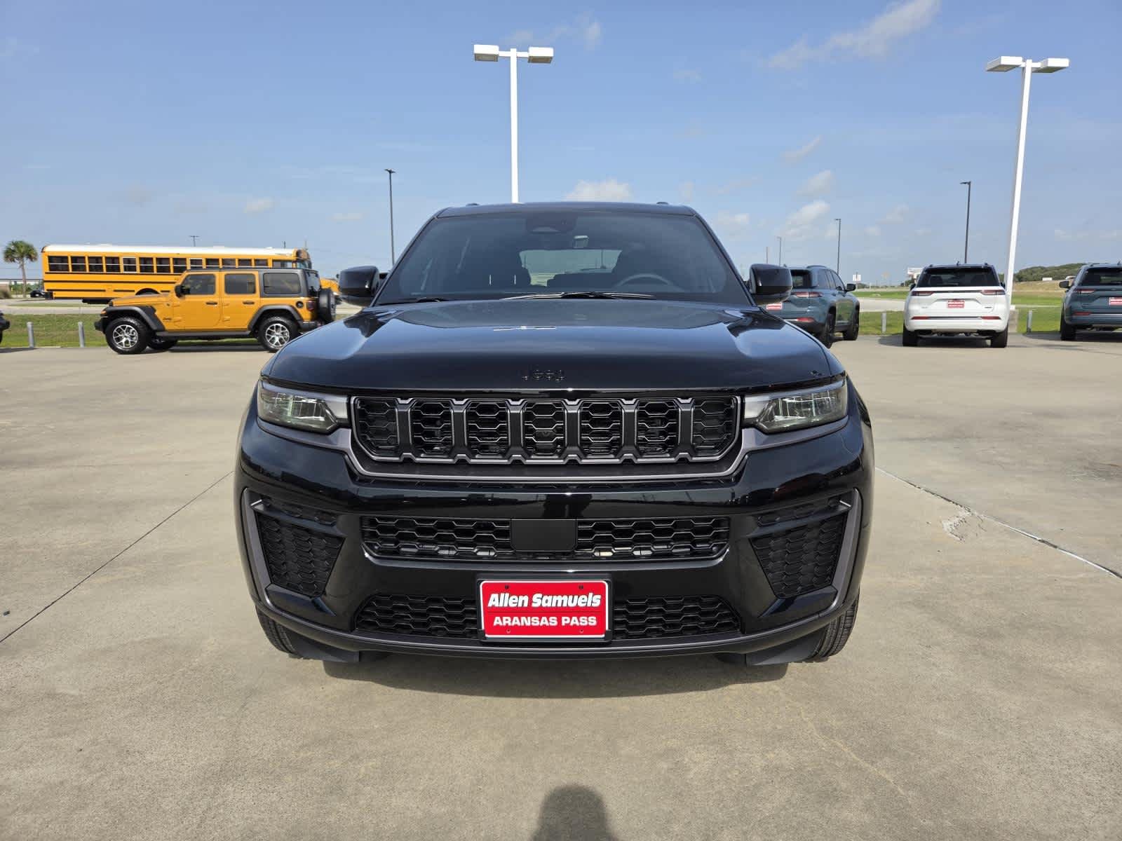New 2026 Diamond Black Crystal Pearlcoat Jeep Laredo Altitude image 8