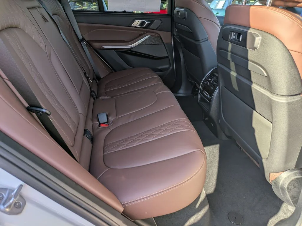 New 2026 White BMW sDrive40i image 25
