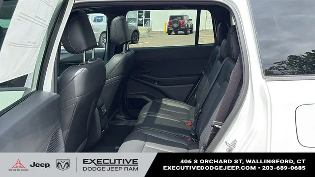 New 2026 Bright White Clear-Coat Exterior Paint Jeep Limited image 23