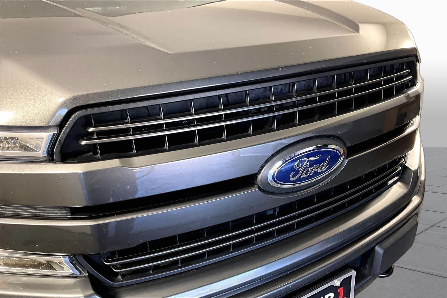 Used 2018 Magnetic Ford LARIAT image 28