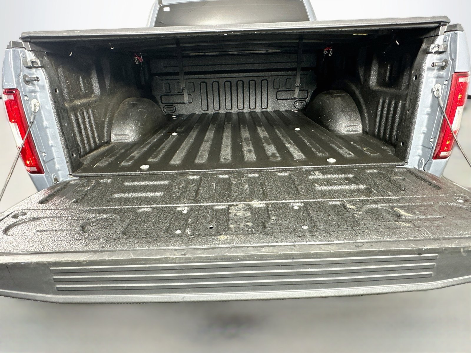 Used 2020 Gray Metallic Ford XLT image 24