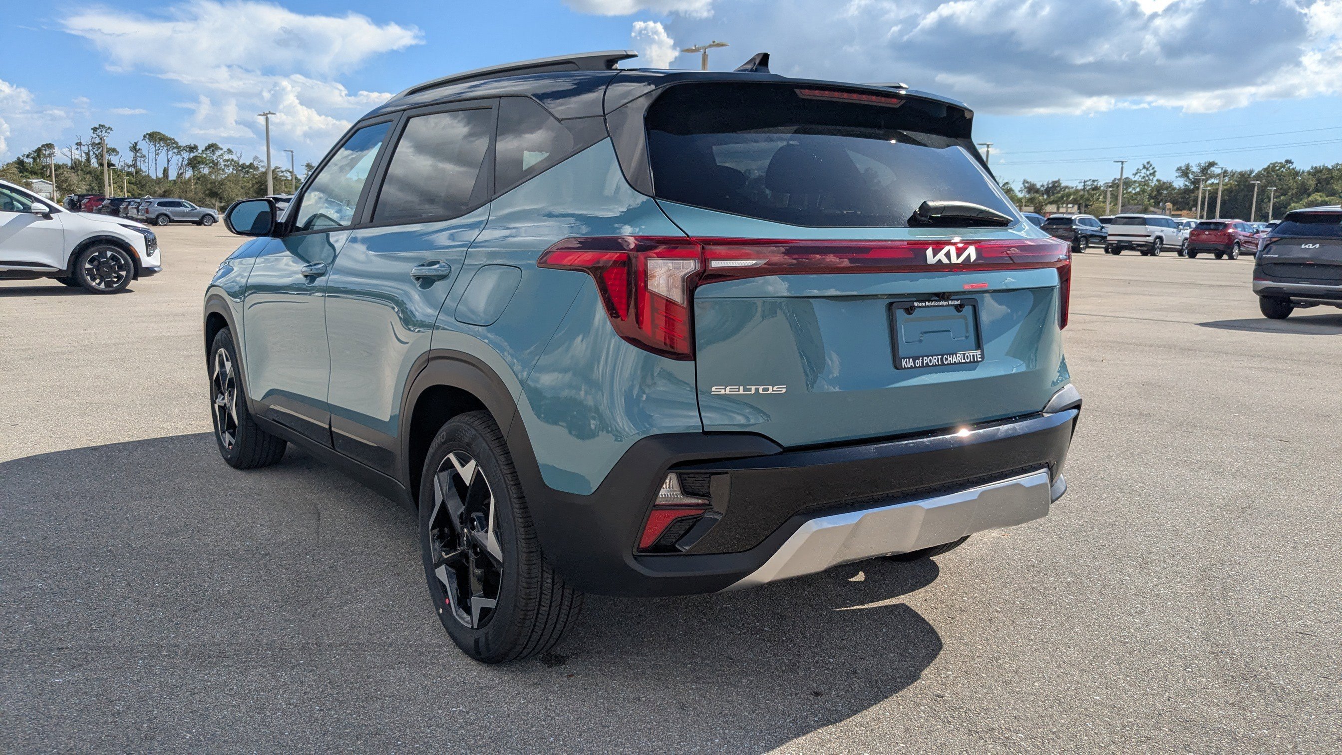 New 2026 Pluton Blue / Black Roof Kia S image 7