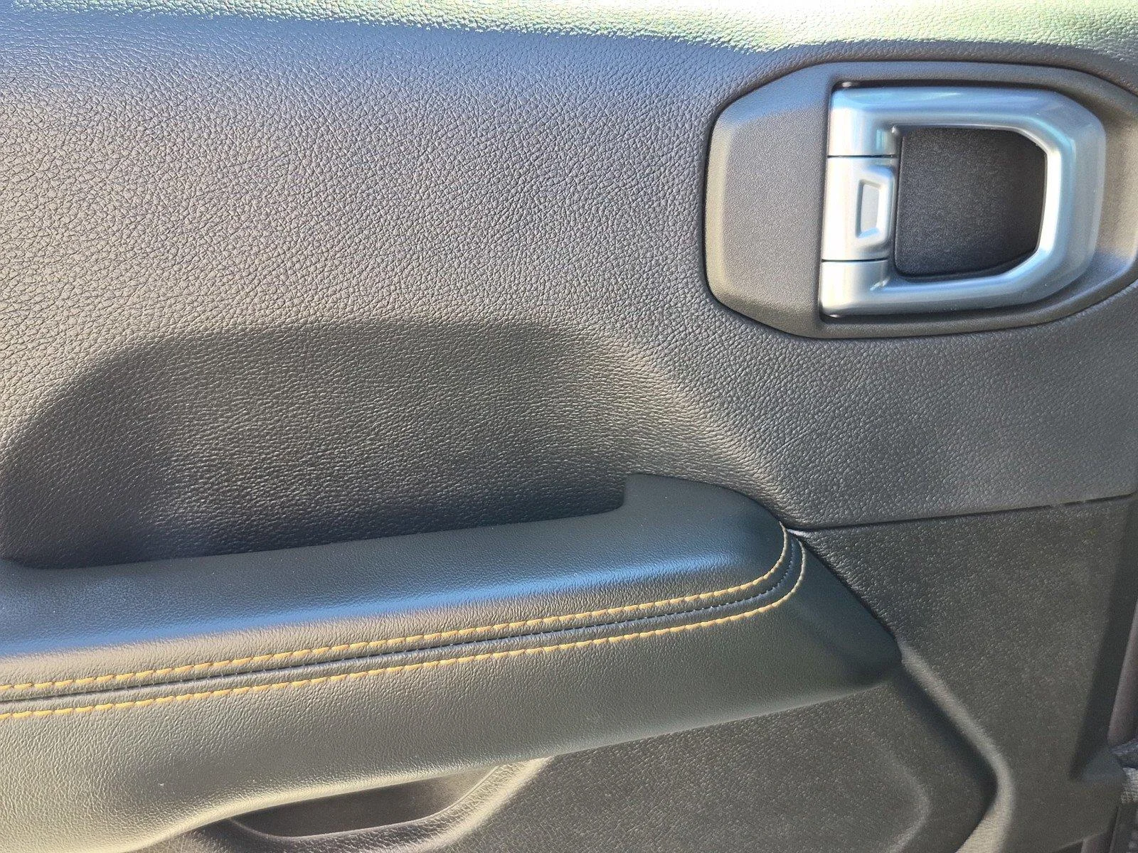 Certified Used 2026 Granite Crystal Metallic Clearcoat Jeep Sahara image 19