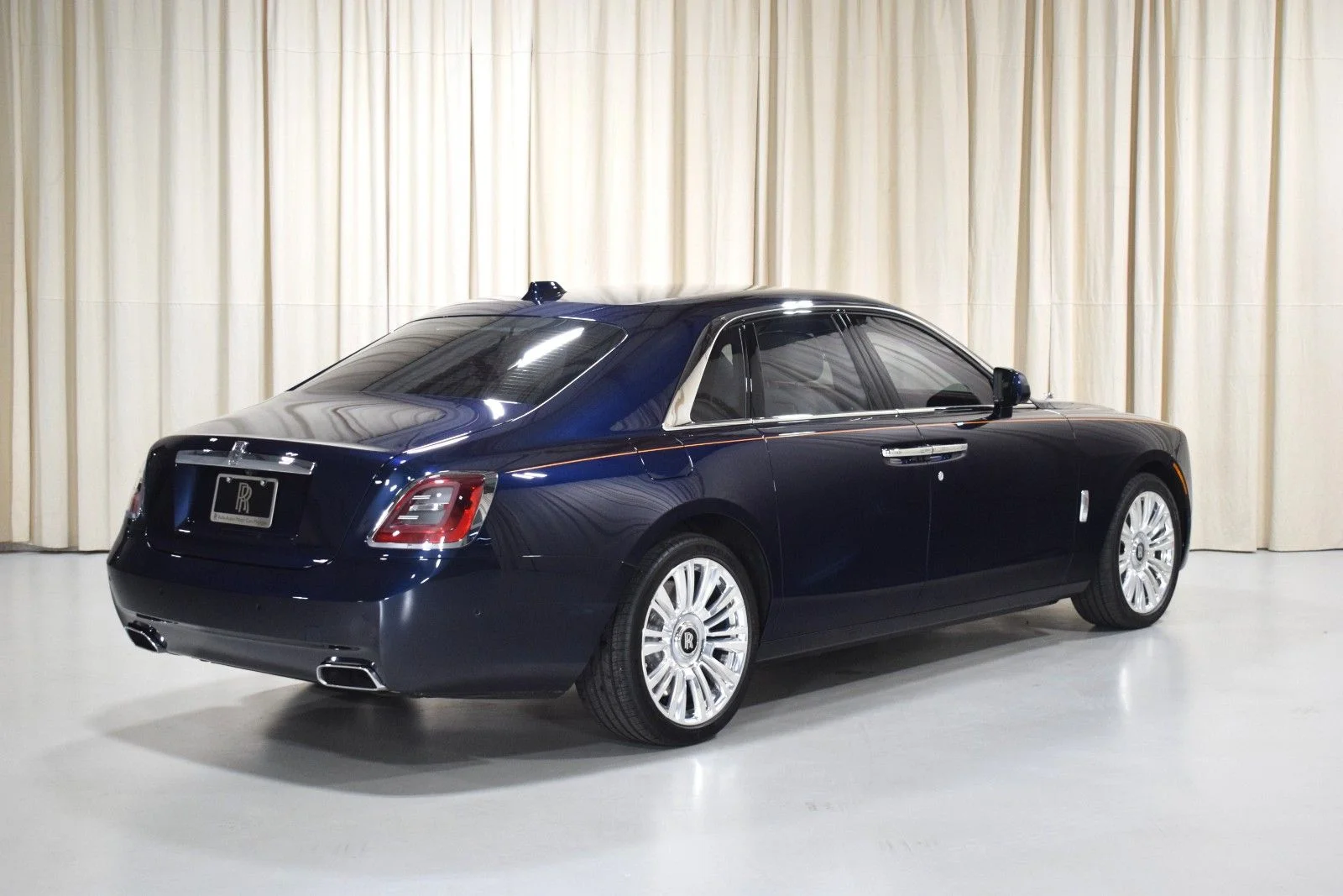 Used 2021 Blue Rolls-Royce  image 2