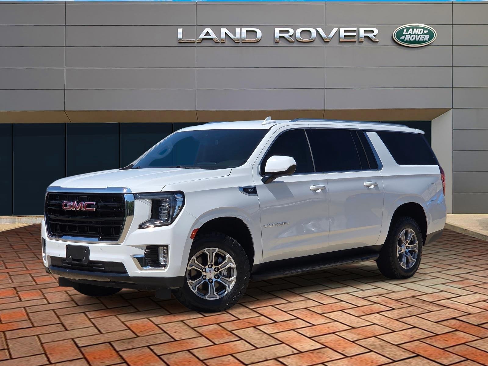 Used 2023 Summit White GMC SLE image 1