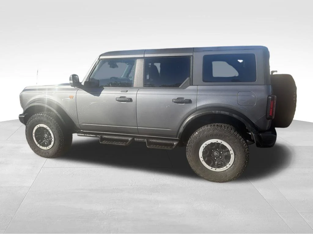 Used 2023 Gray Ford Badlands image 9