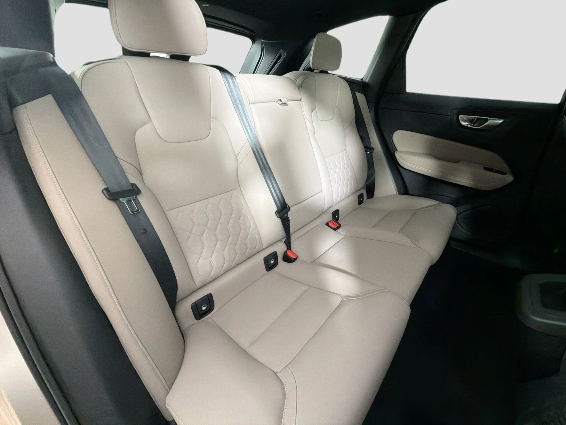 New 2026 Bright Dusk Volvo Plus image 25