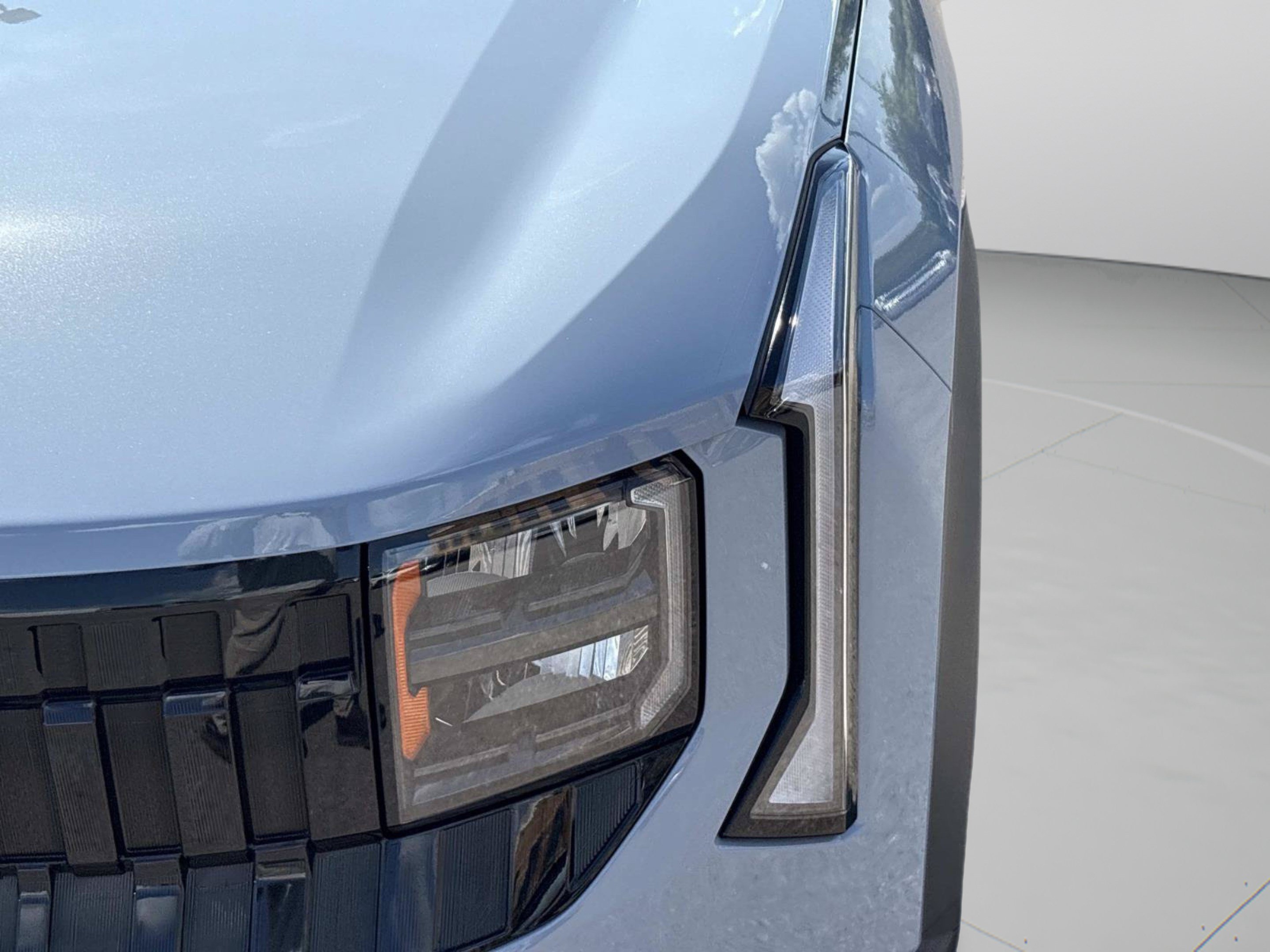New 2027 Pale Gray Kia EX image 33