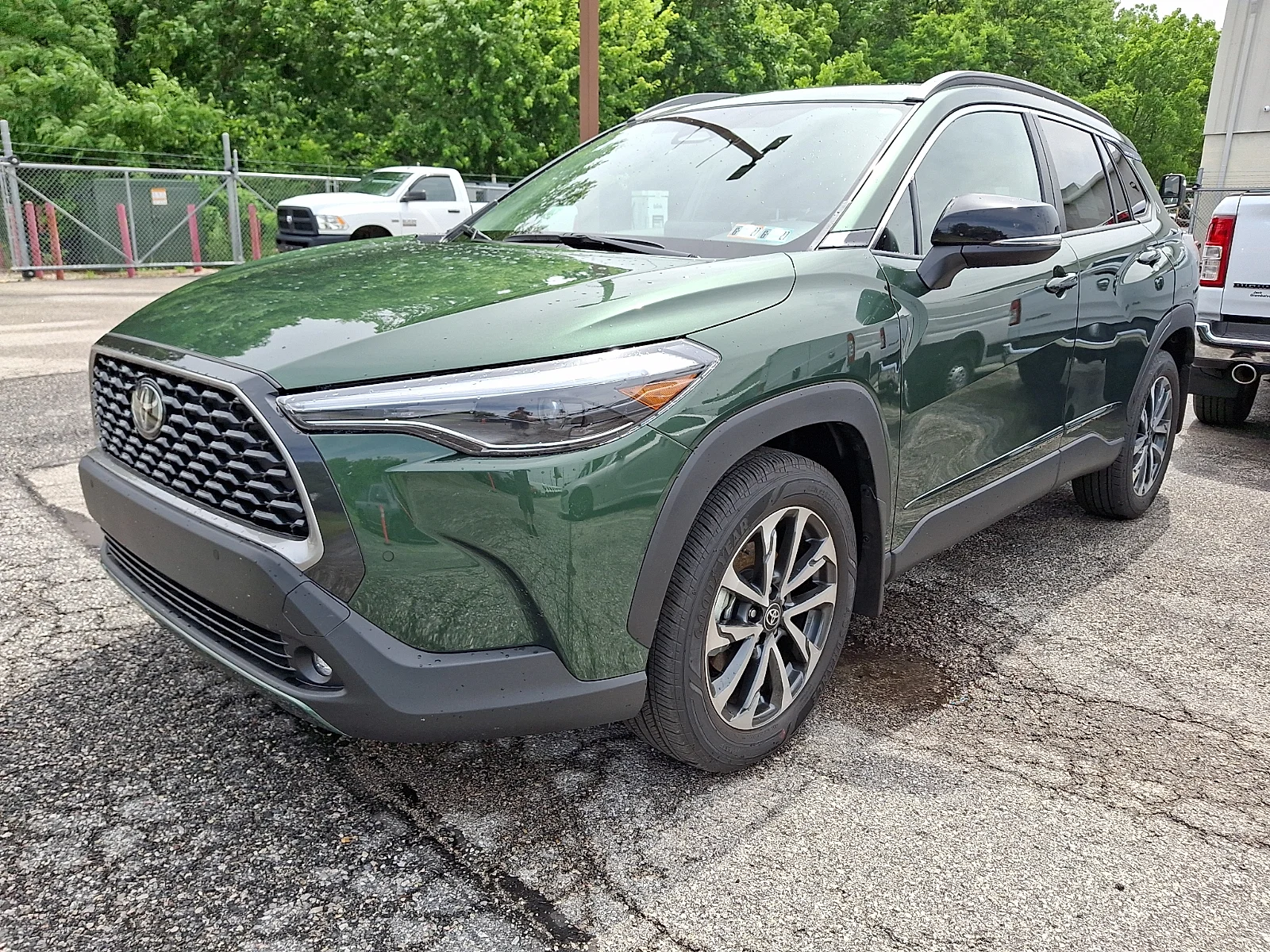 Used 2025 Green Toyota XLE image 4