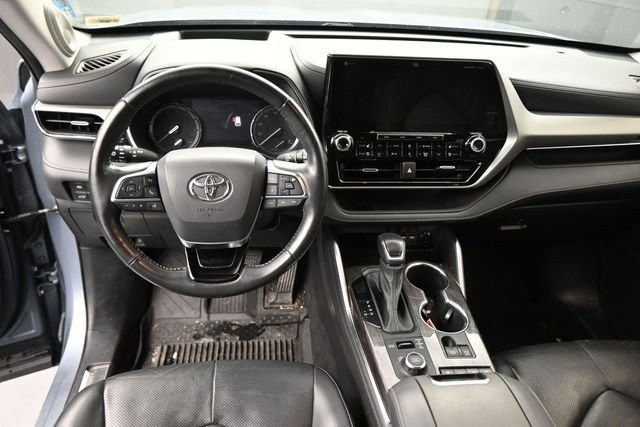 Used 2021 Blue Toyota Platinum image 22