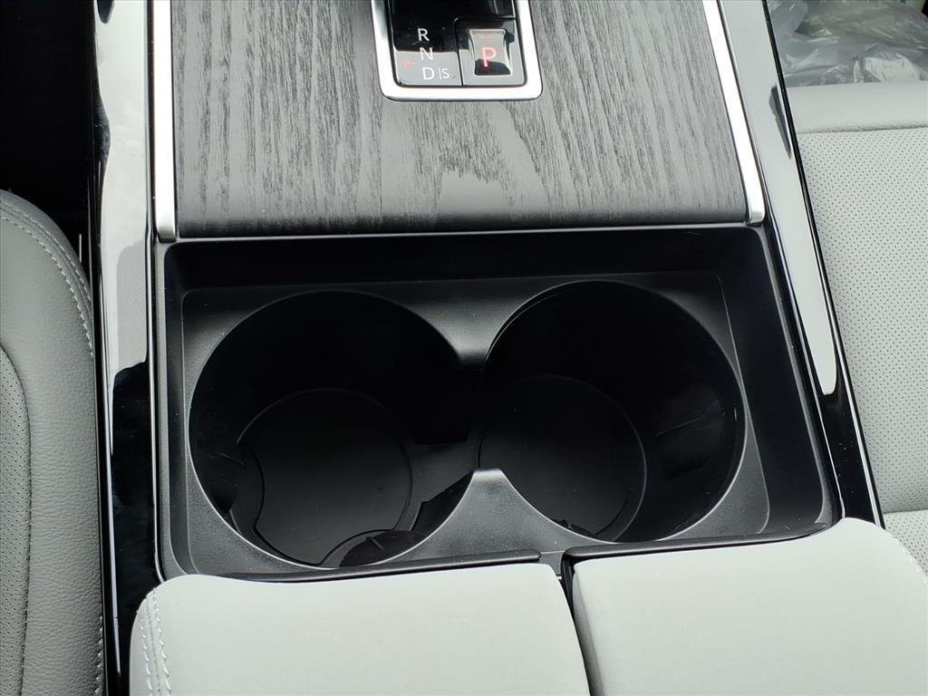 New 2026 Fuji White LAND ROVER Dynamic SE image 19