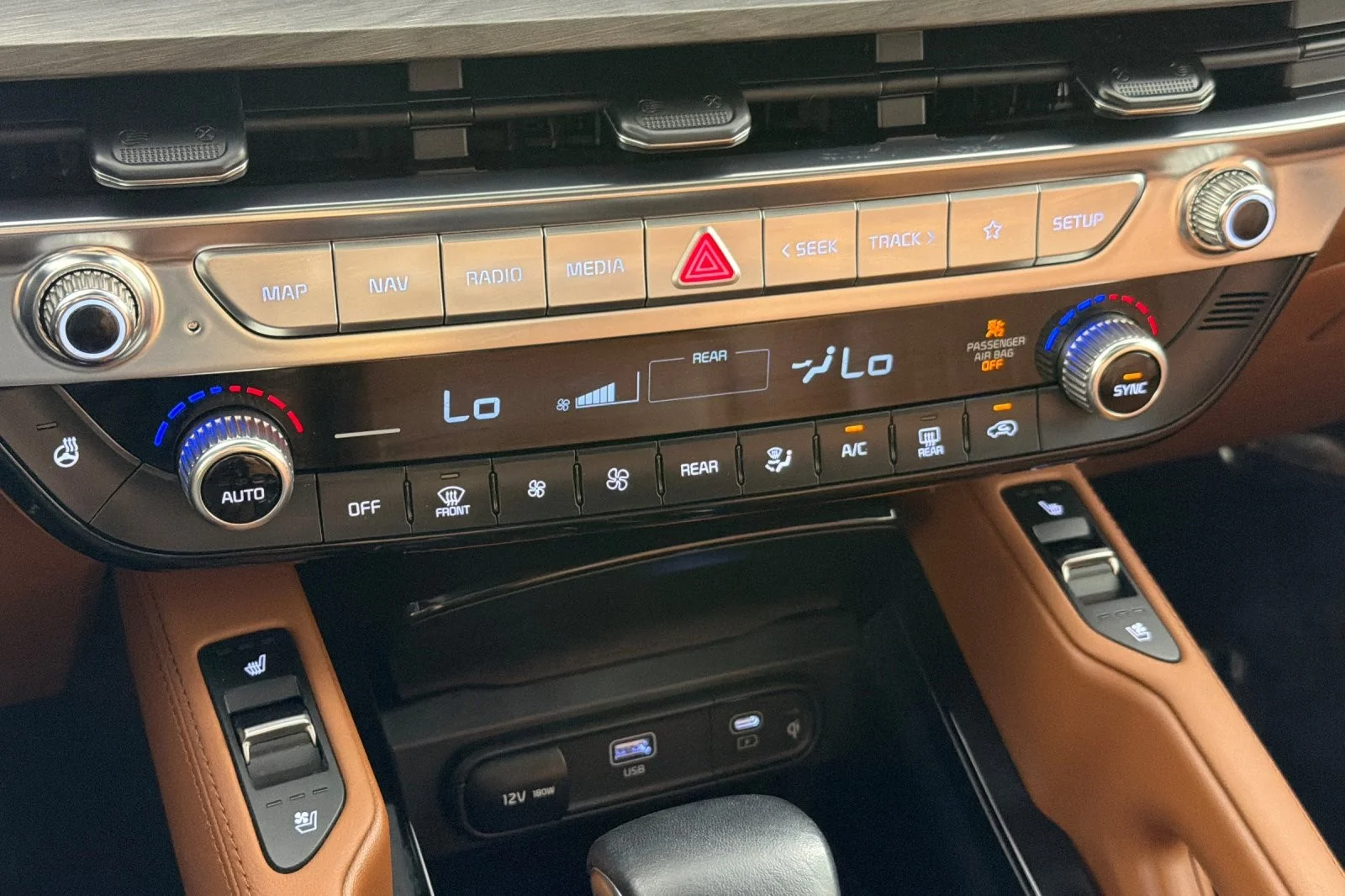 Used 2024 WOLF GRAY Kia SX AWD image 18