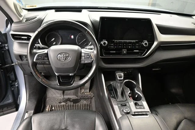 Used 2021 Blue Toyota Platinum image 22
