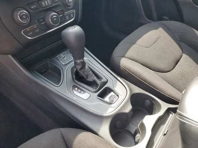 Used 2019 Red Jeep Latitude image 19
