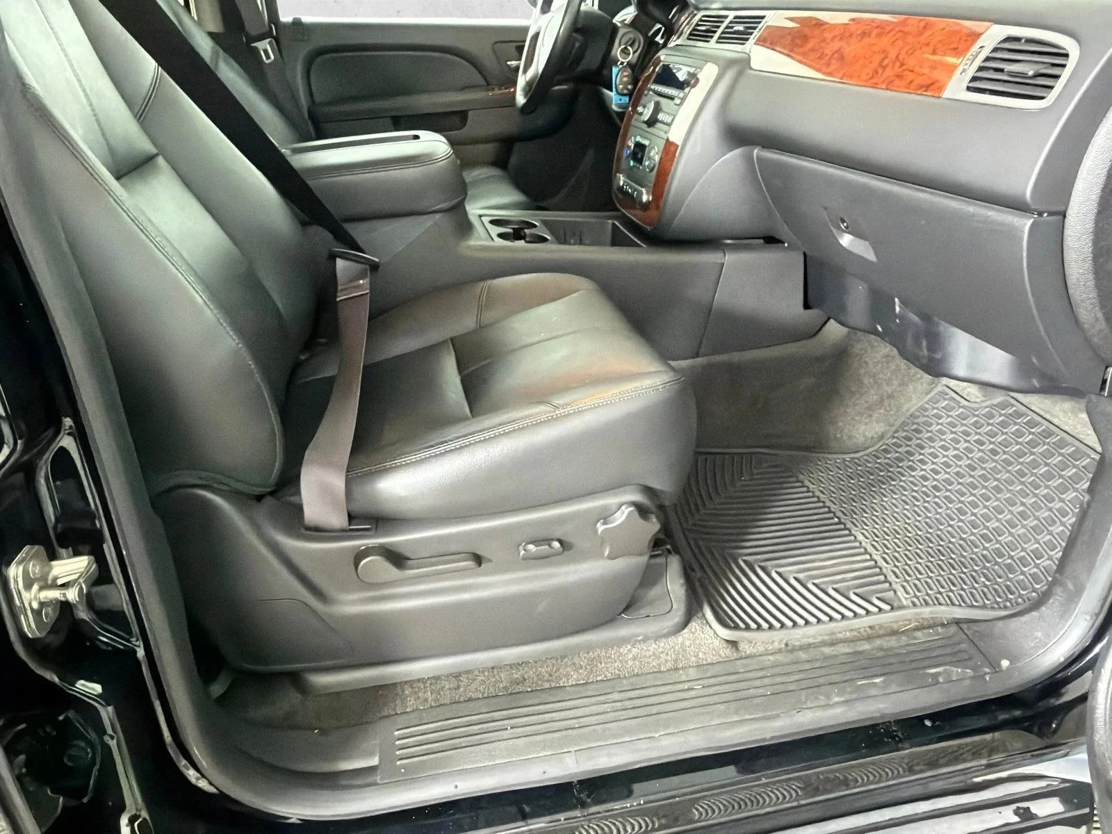 Used 2014 White Chevrolet LT image 14