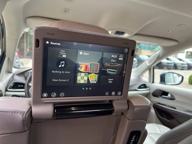 Used 2018 Blue Chrysler Touring L Plus image 38