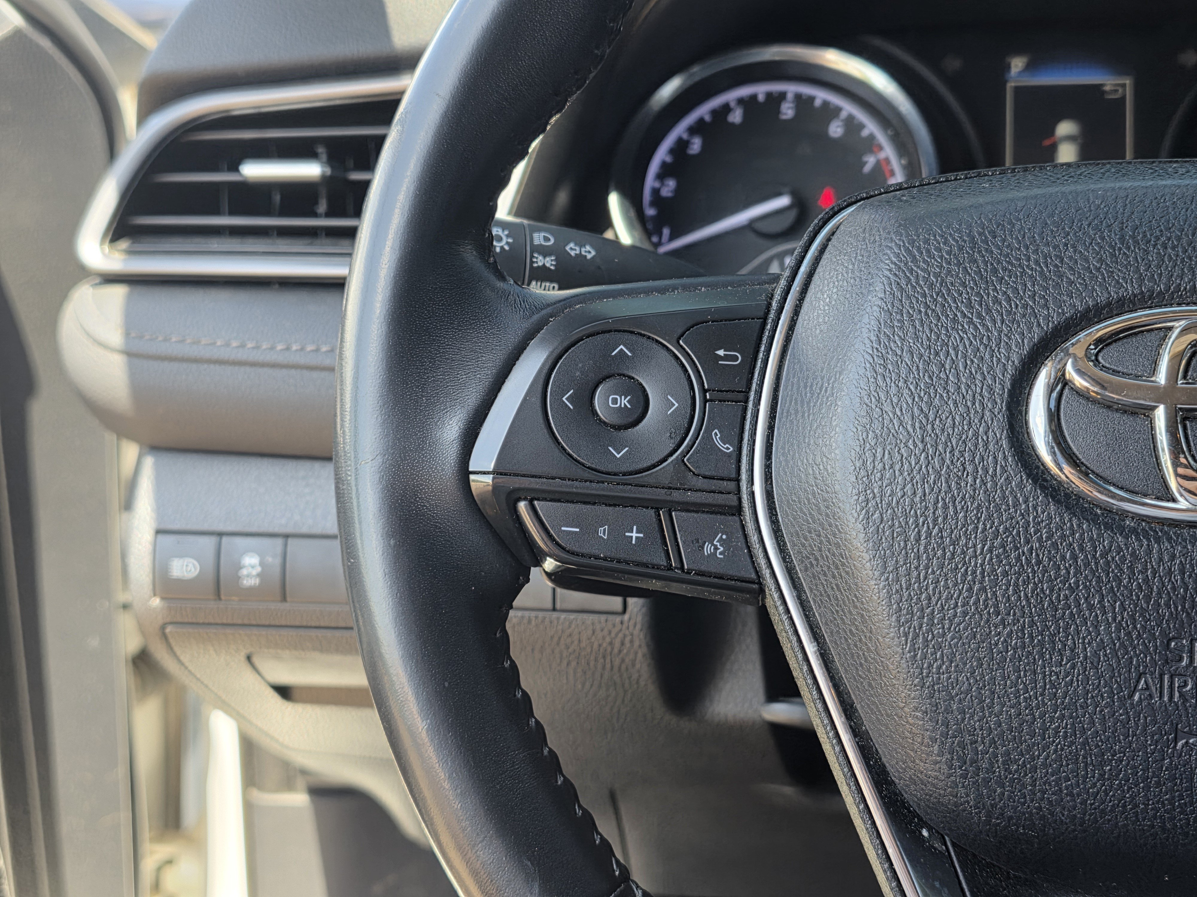 Used 2019 Super White Toyota SE image 8