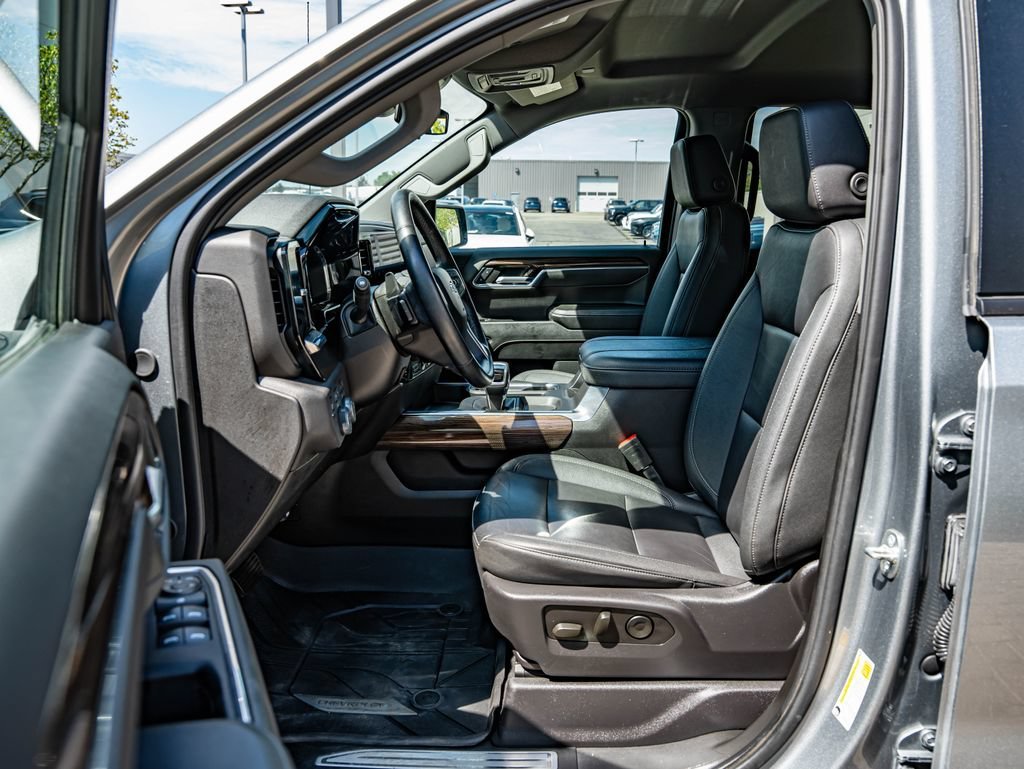 Used 2024 Dark Gray Chevrolet RST image 34