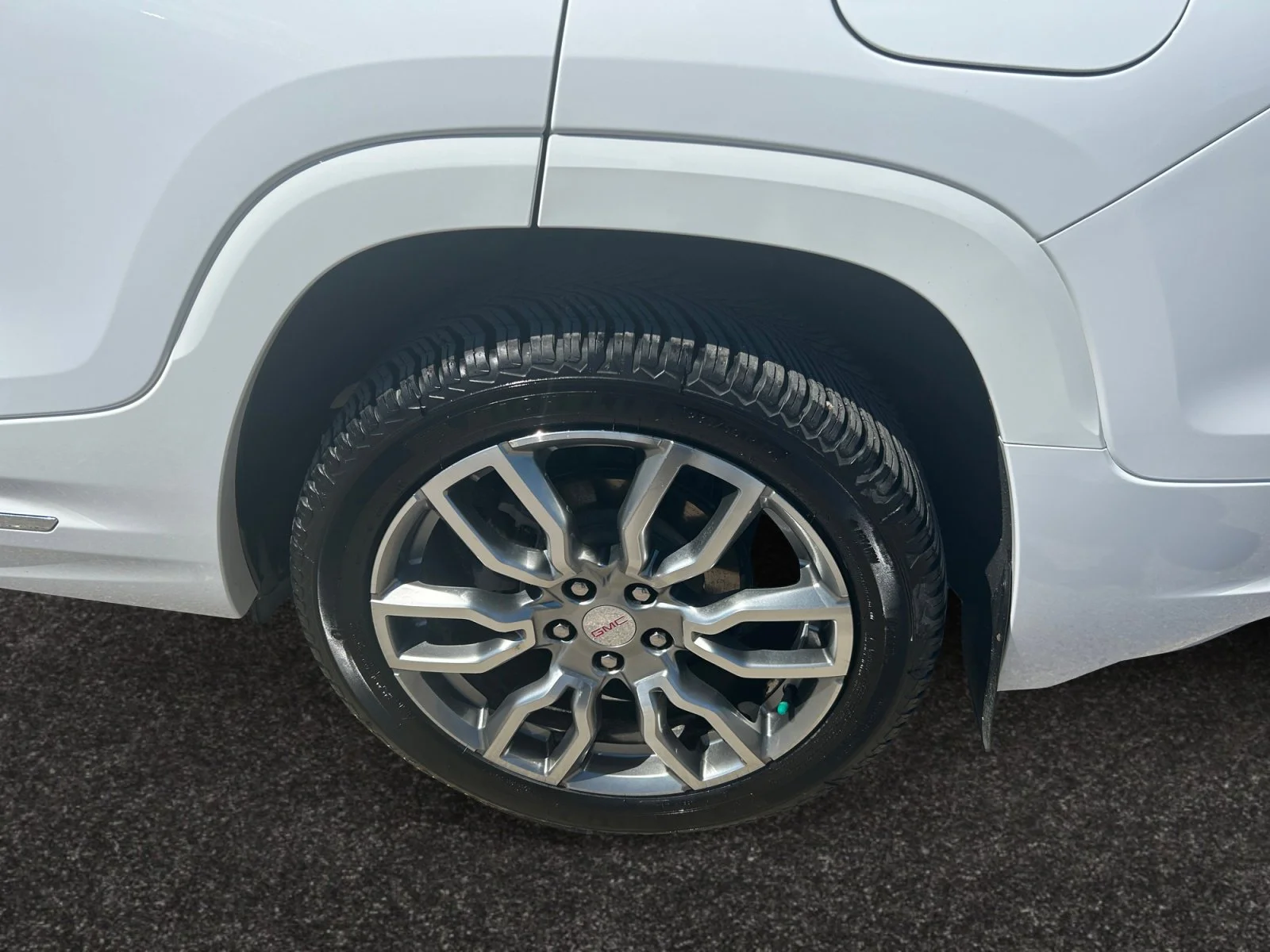 Used 2024 White GMC Denali AWD image 9