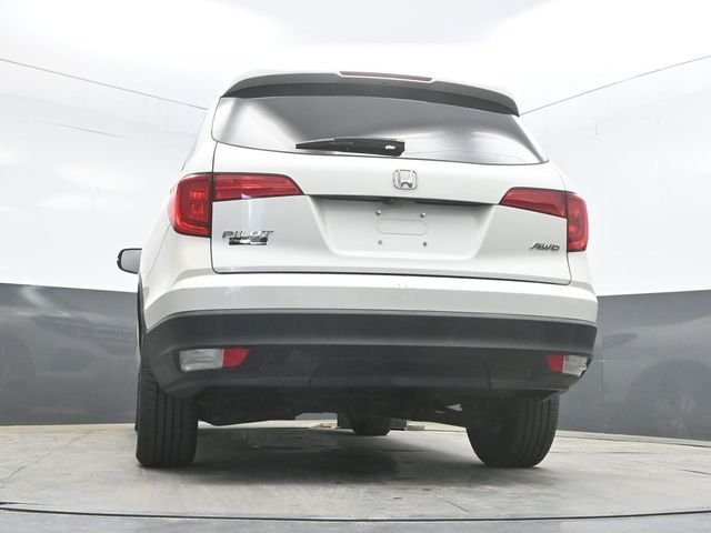 Used 2017 White Honda EX-L image 33