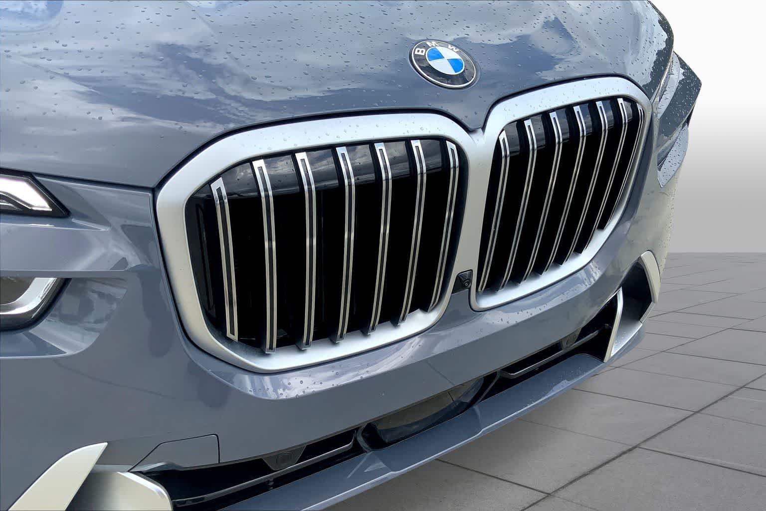 Used 2026 Sparkling Copper Metallic BMW xDrive40i image 37