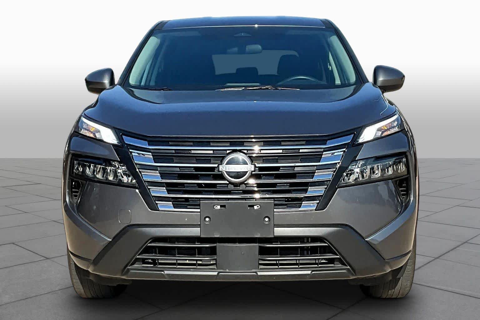 Used 2025 Gun Metallic Nissan SV image 3