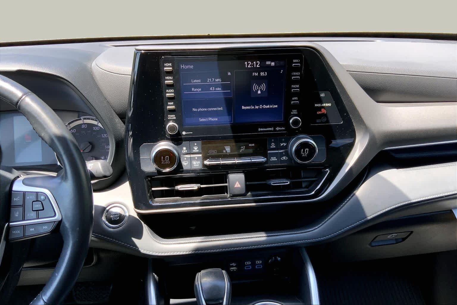 Used 2022 Wind Chill Pearl Toyota LE image 7