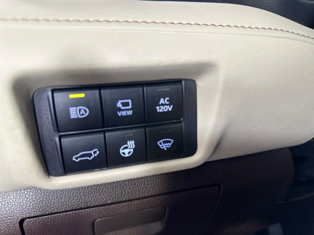 Used 2021 Pearl Toyota Platinum image 10