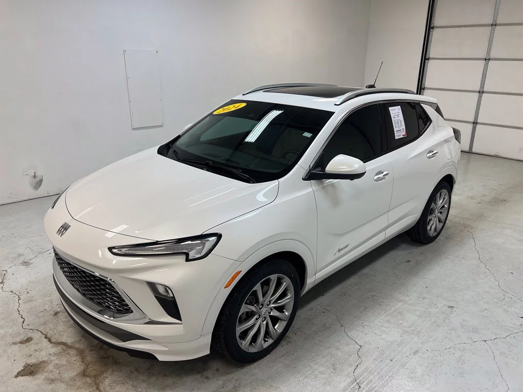 Used 2024 White Frost Tricoat Buick Avenir image 5