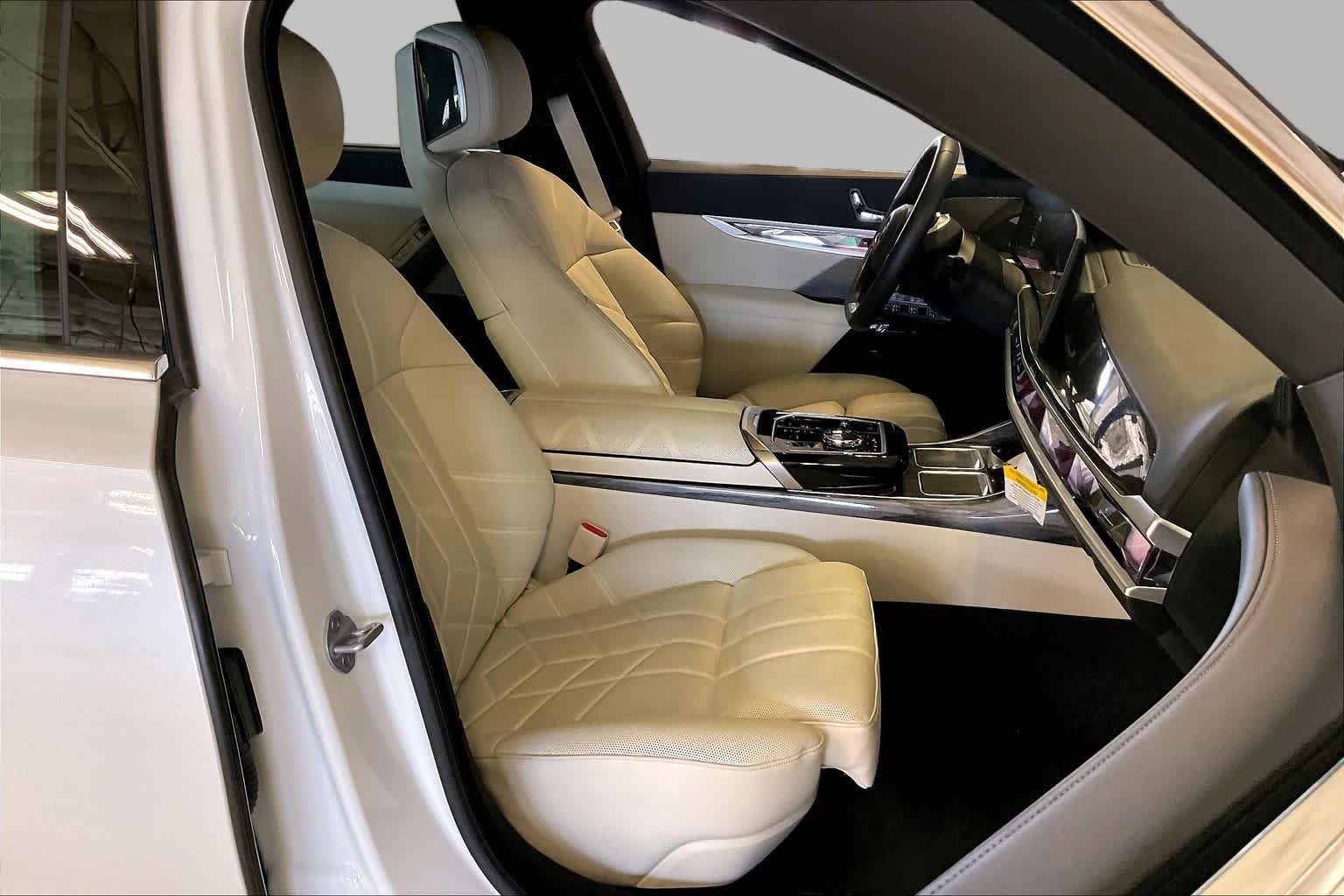 Used 2025 Mineral White Metallic BMW eDrive50 image 8
