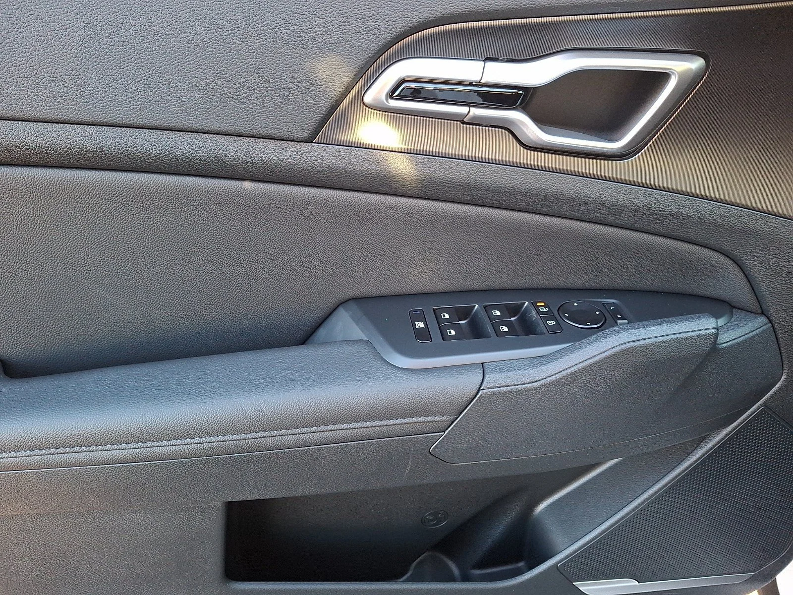 New 2027 Glacial White Pearl Kia EX image 5