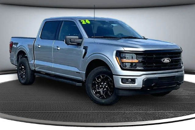 Used 2024 Iconic Silver Metallic Ford XLT image 3