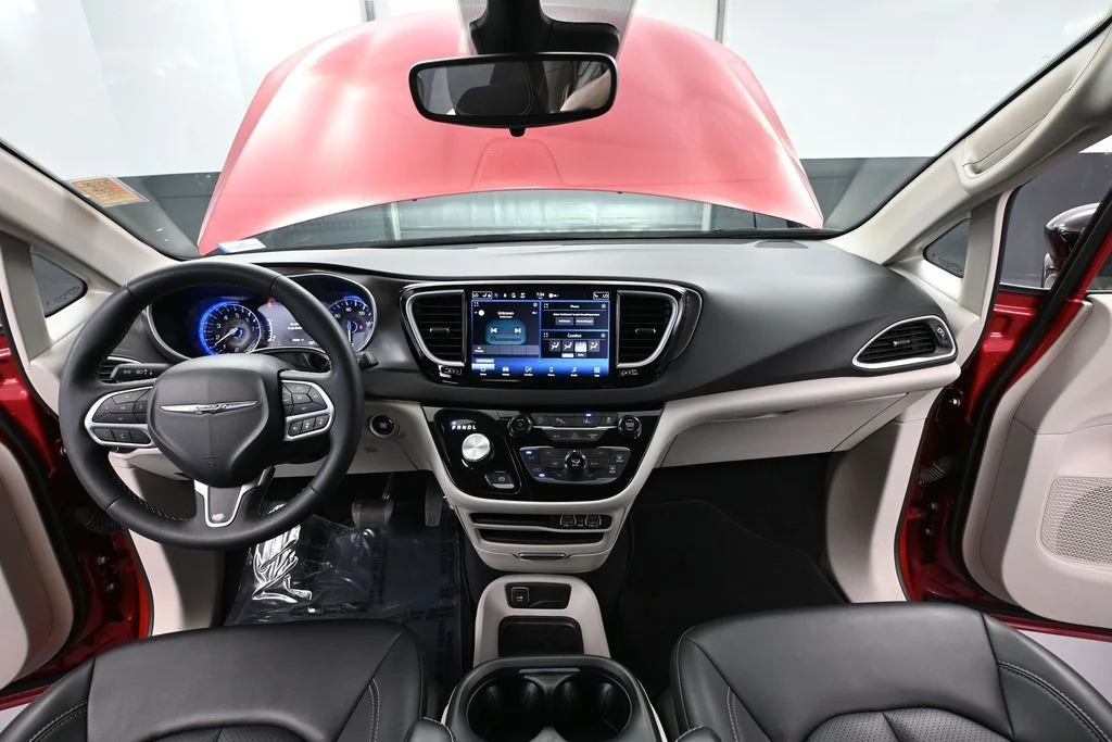 Used 2024 Red Chrysler Touring L image 24