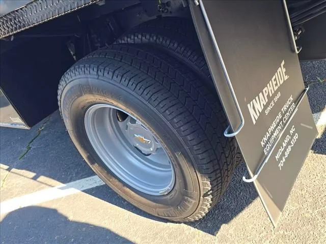 New 2026 Summit White Chevrolet Work Truck image 31