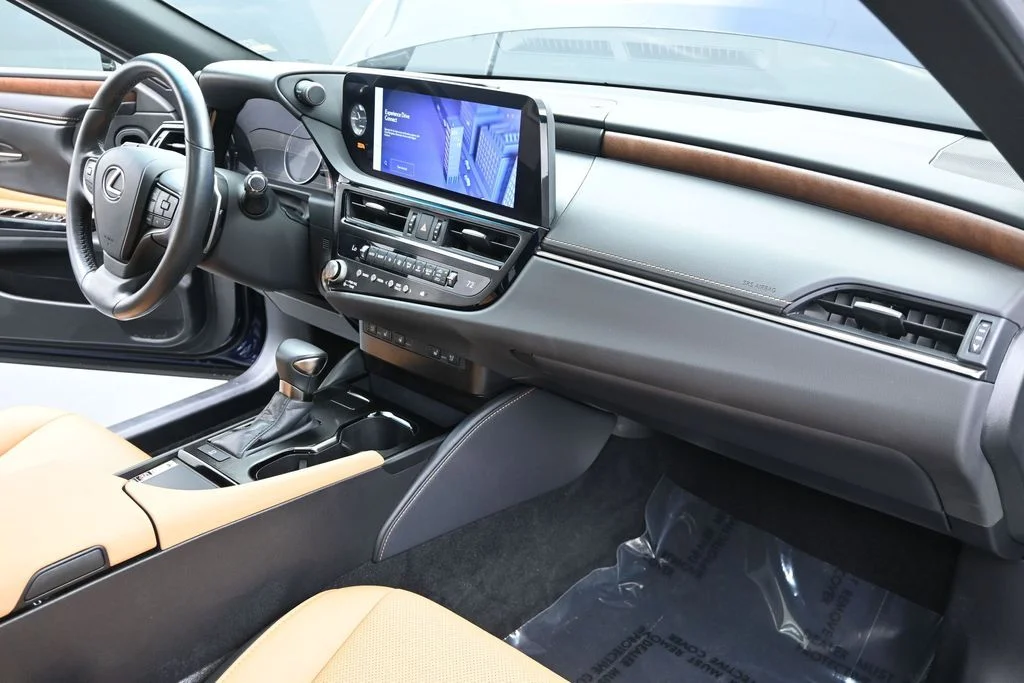 Used 2023  Lexus 350 image 27