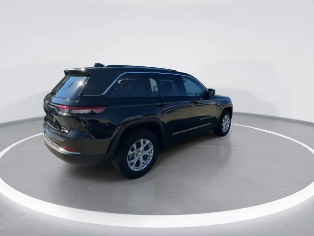 Used 2023 Brown Jeep Limited image 7
