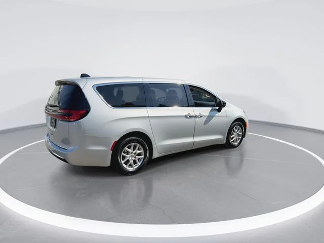 Used 2024 Silver Chrysler Touring L image 8