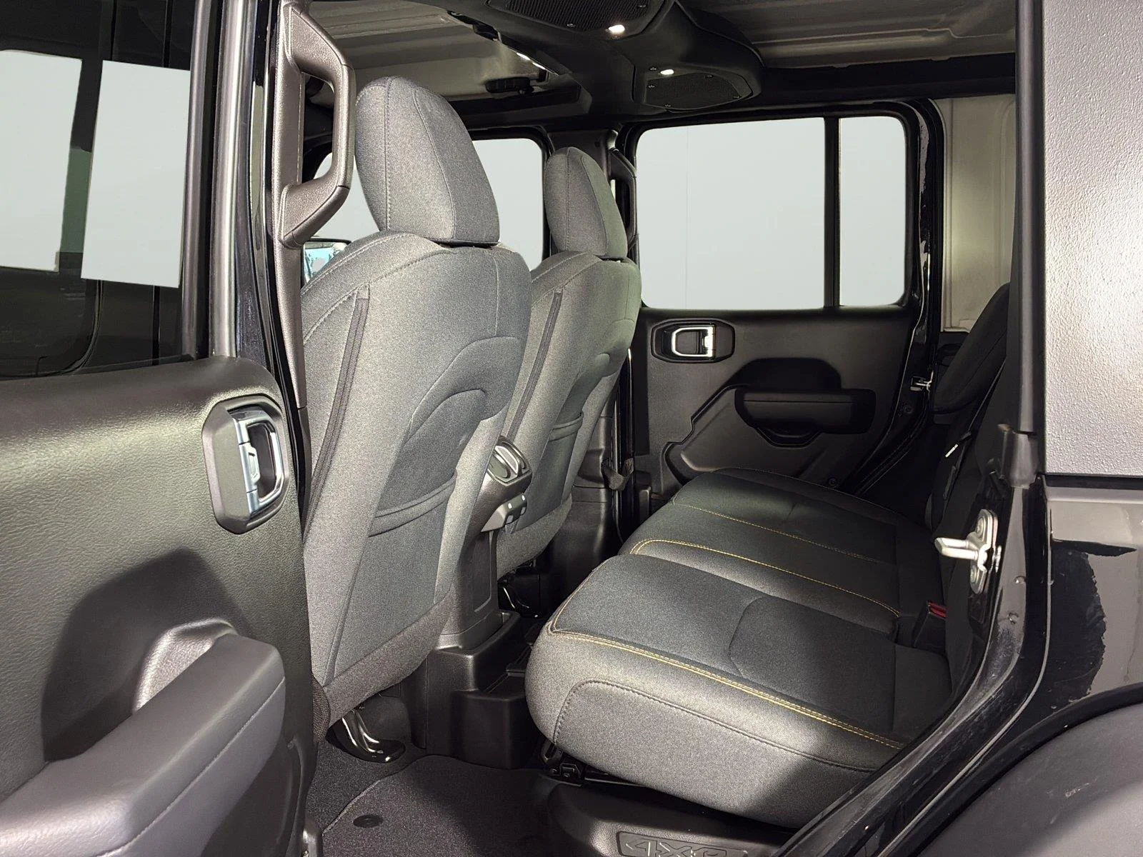 Used 2025 Black Clearcoat Jeep Sport S image 21